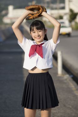 男人一边吃奶一边扎进去动态图